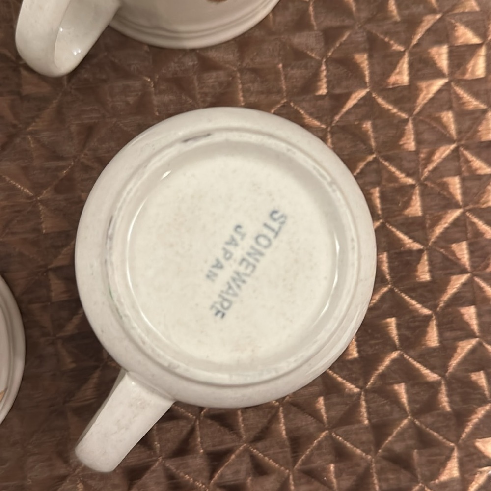 Set of Four Vintage Mugs - Picture 7 of 13